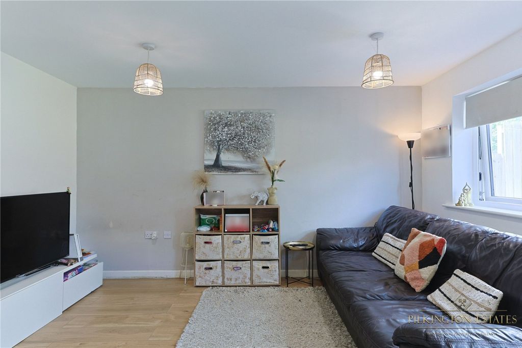 Property photo 3 of 11 4275222