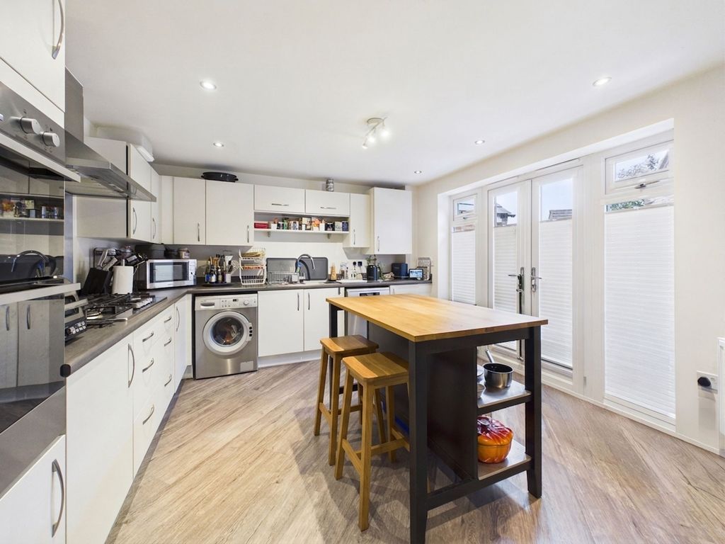 Property photo 3 of 17 Breakfast Kitchen