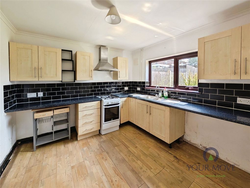 Property photo 3 of 9 Kitchen