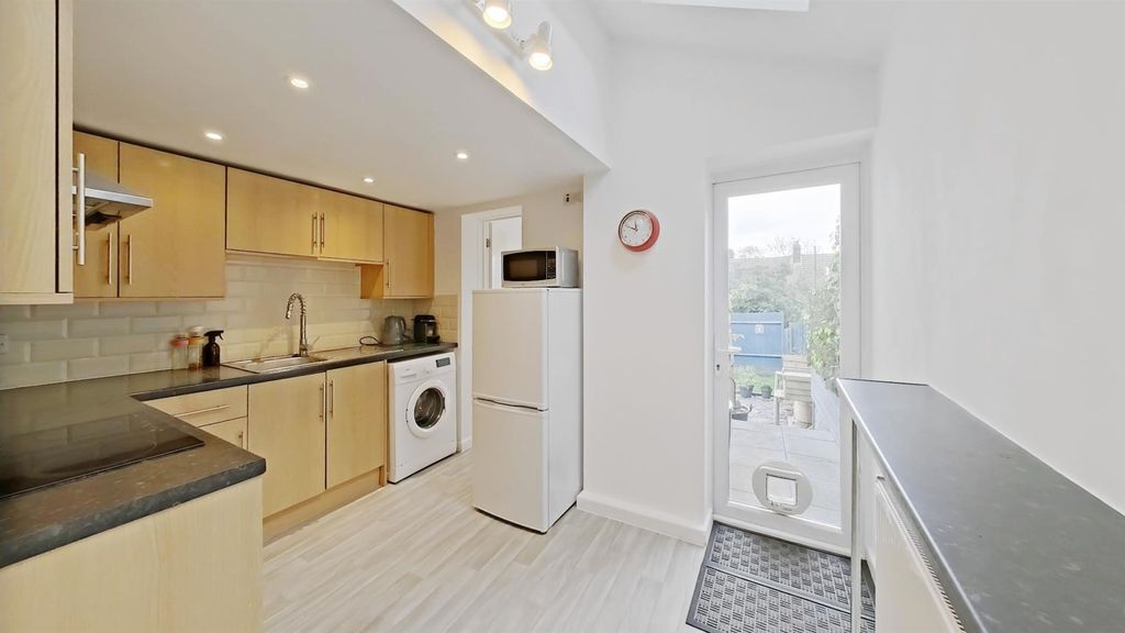 Property photo 3 of 16 Kitchen.Jpg