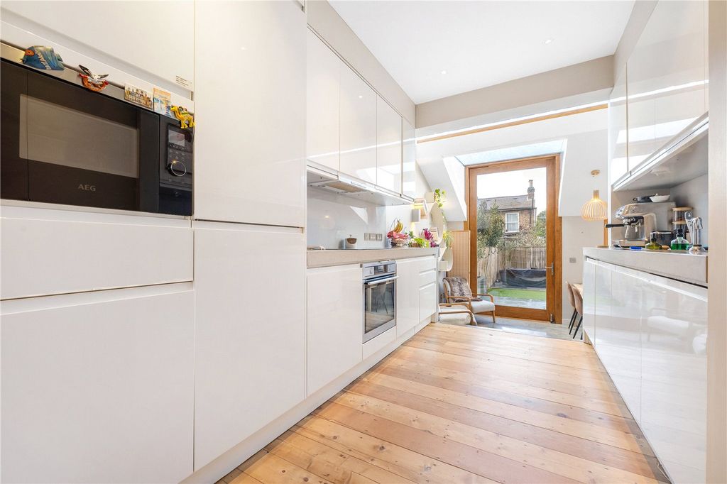 Property photo 2 of 16 Kitchen/Diner