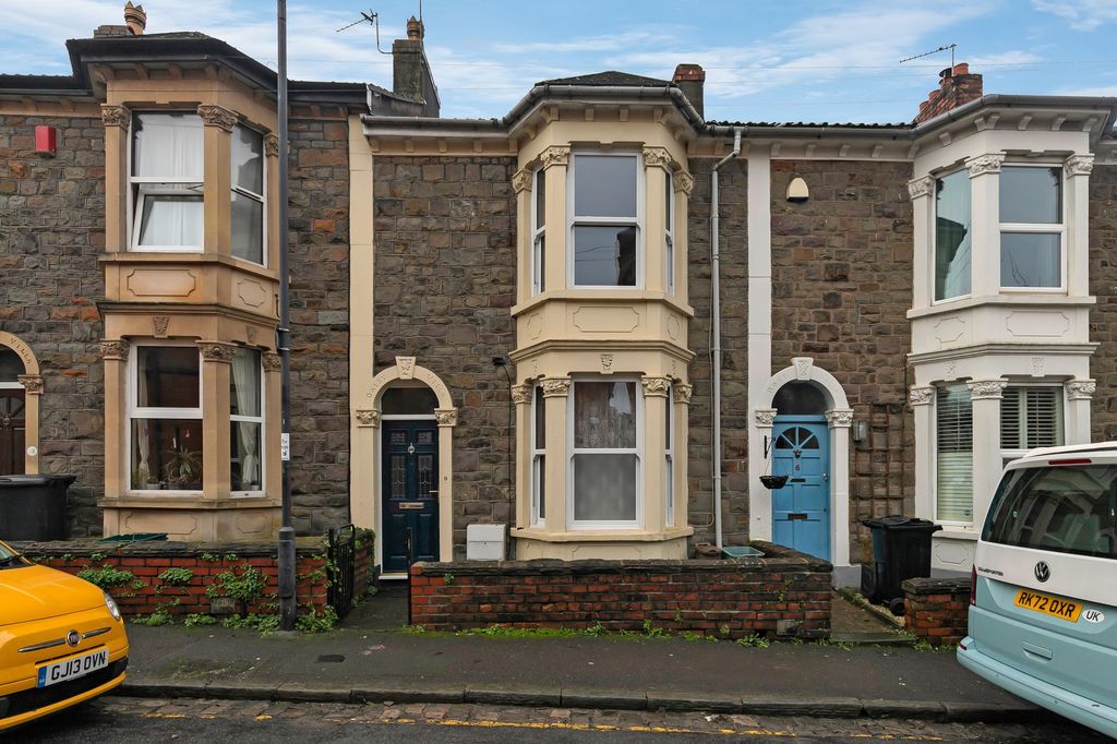 Property photo 2 of 23