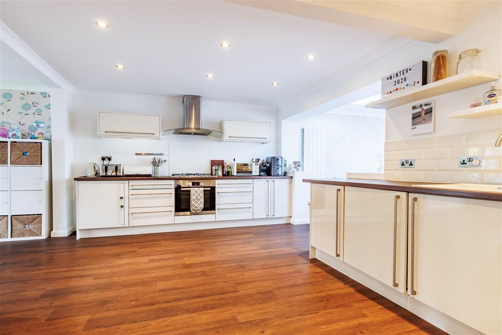 Property photo 3 of 36 7  Woodberry Down (2).Jpg