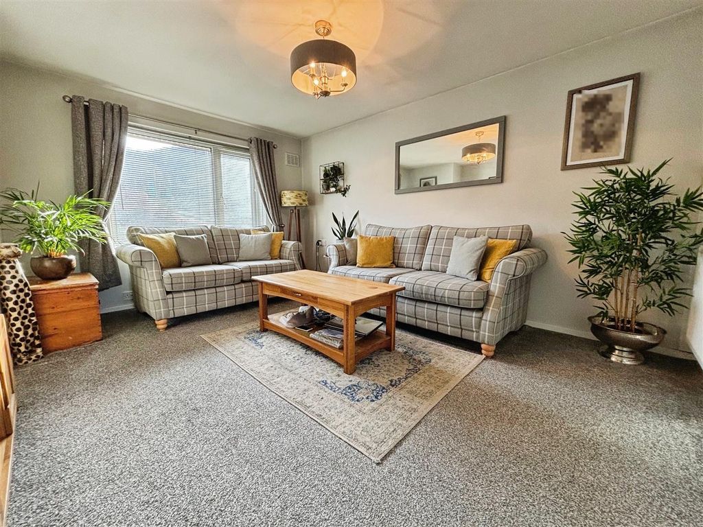 Property photo 3 of 14 Lounge