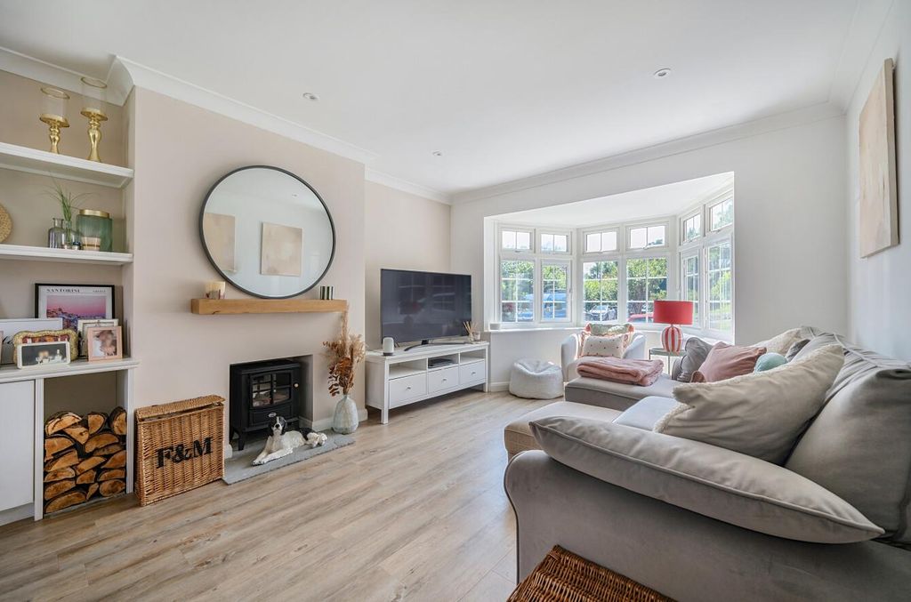 Property photo 2 of 17 1310567-16-685412F77c572.Jpg