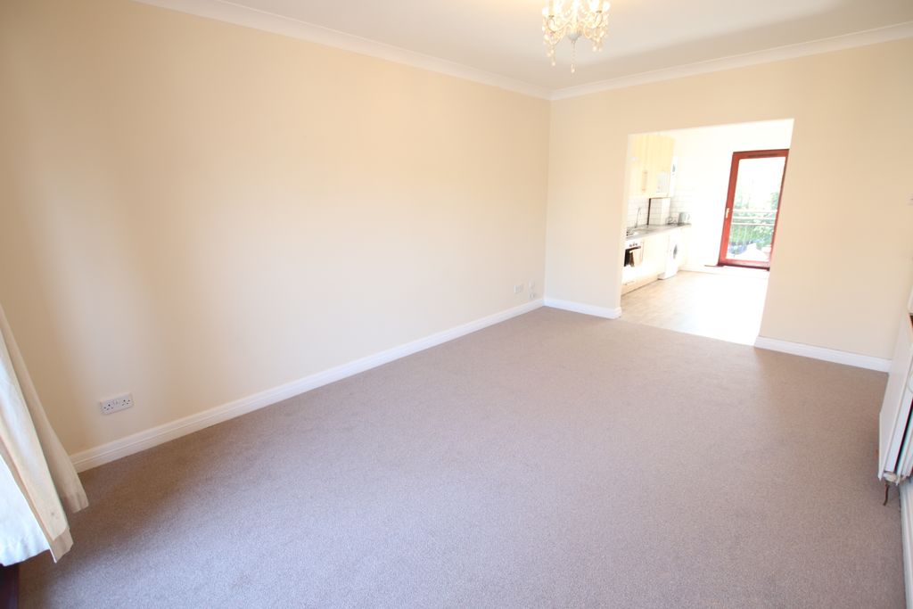 Property photo 3 of 6 Lounge