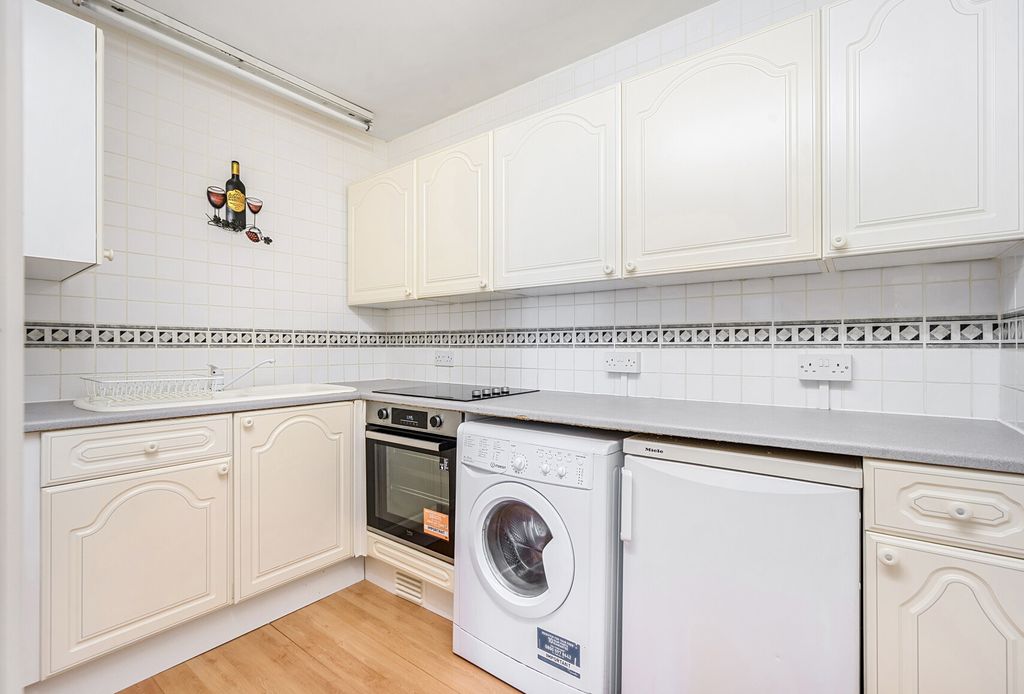 Property photo 3 of 18 1349791-18-68Bebc...