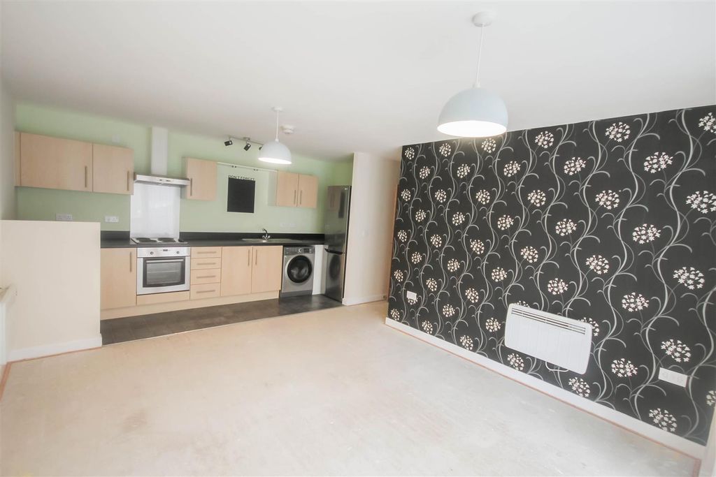 Property photo 1 of 17 Rc Lounge B.Jpg
