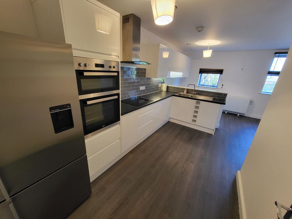 Property photo 2 of 11 Kitchen