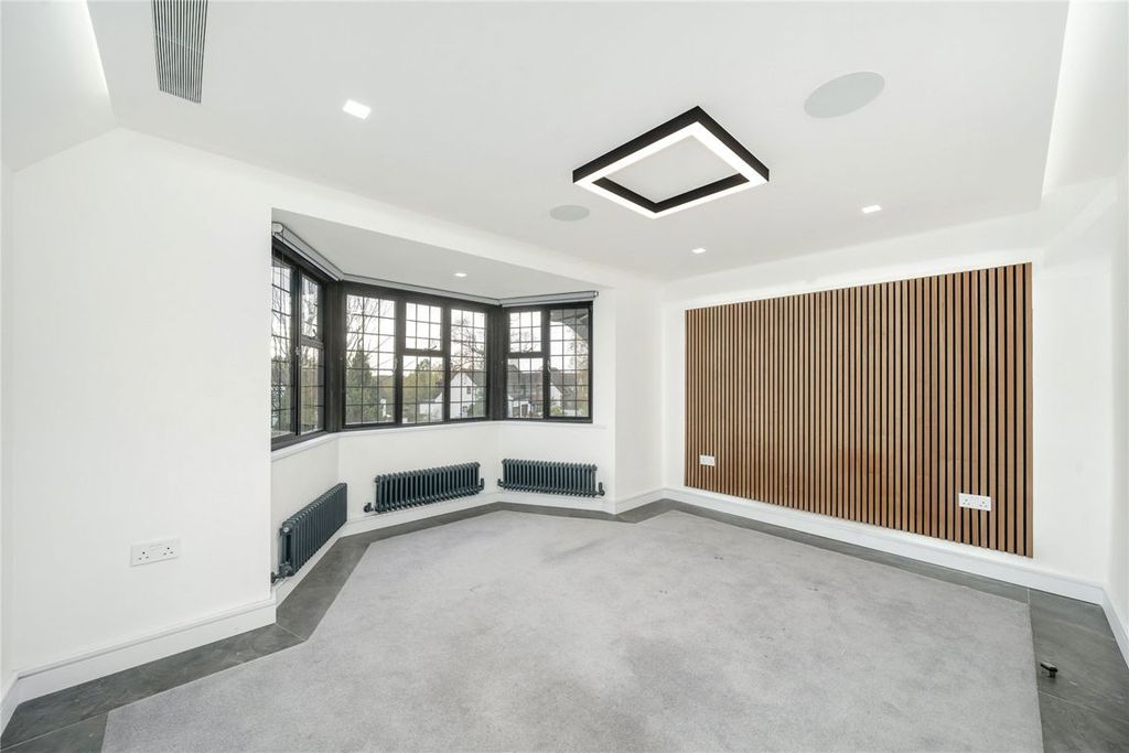 Additional image 4 of 3 bed flat to rentBeech Hill Avenue, Hadley Wood EN4