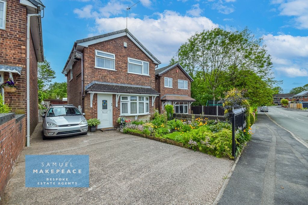 Property photo 1 of 18 Three Bedroom Detached Property With Detached Garage And Driveway