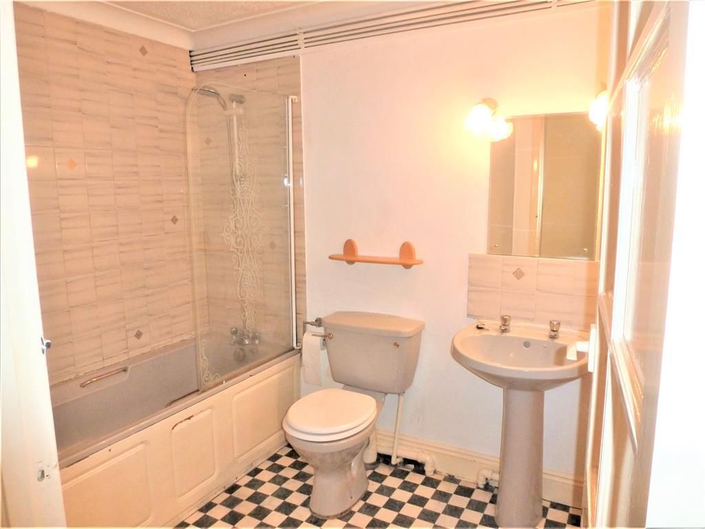 Property photo 3 of 8 Bathroom