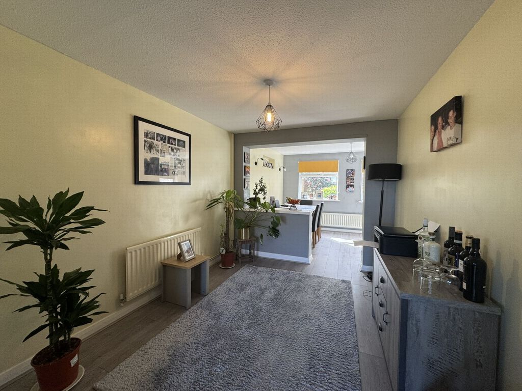 Property photo 3 of 16 Photo 8