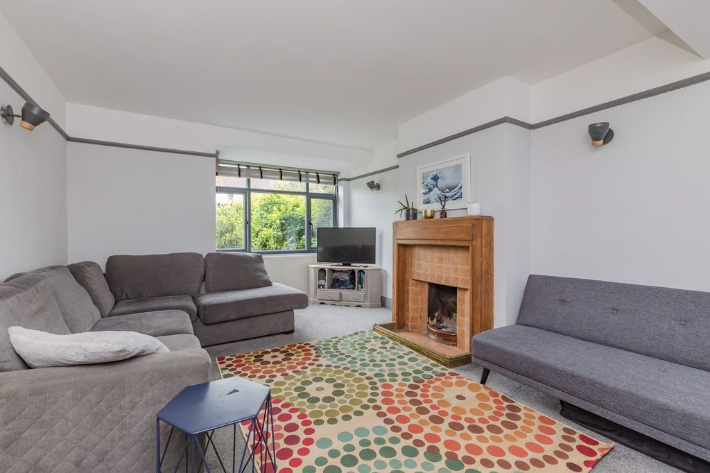 Property photo 2 of 25 Photo 11