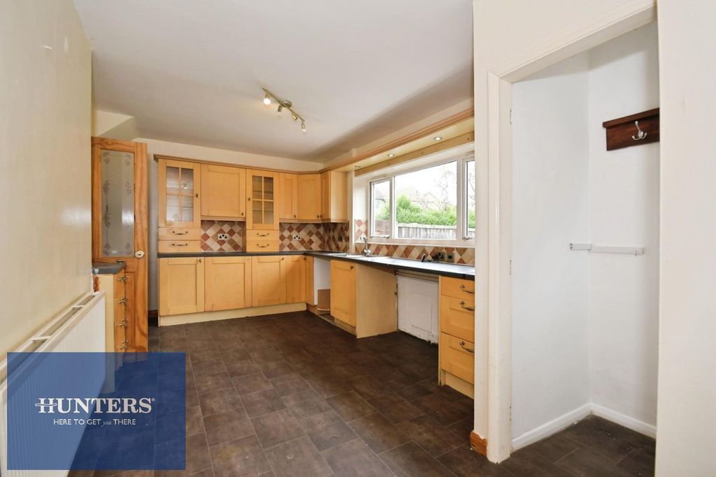 Property photo 3 of 14 Kitchen.Jpg