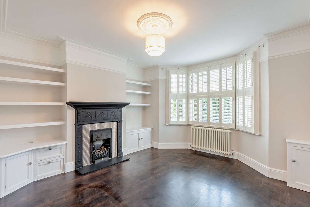 Property photo 3 of 13 Sitting Room