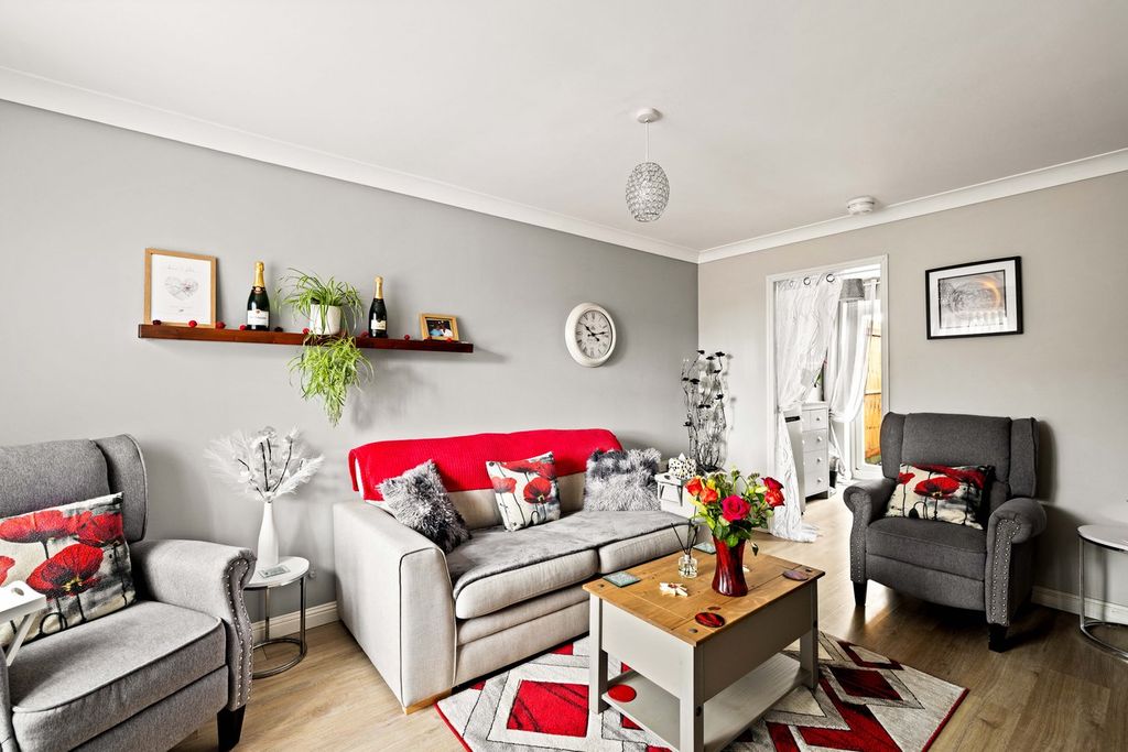 Property photo 3 of 13