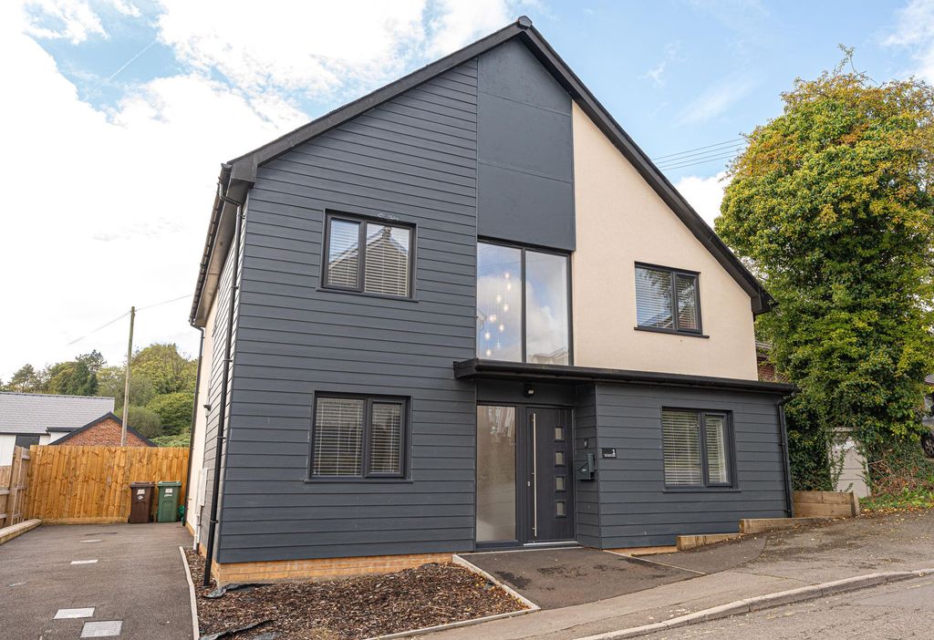 Property photo 1 of 52