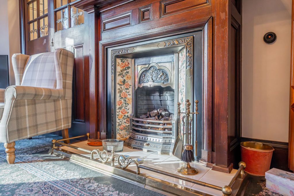 Property photo 3 of 28