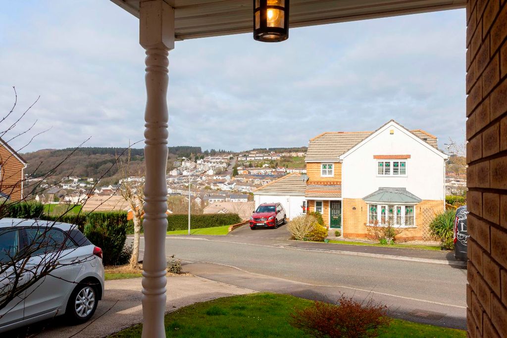 Property photo 3 of 34