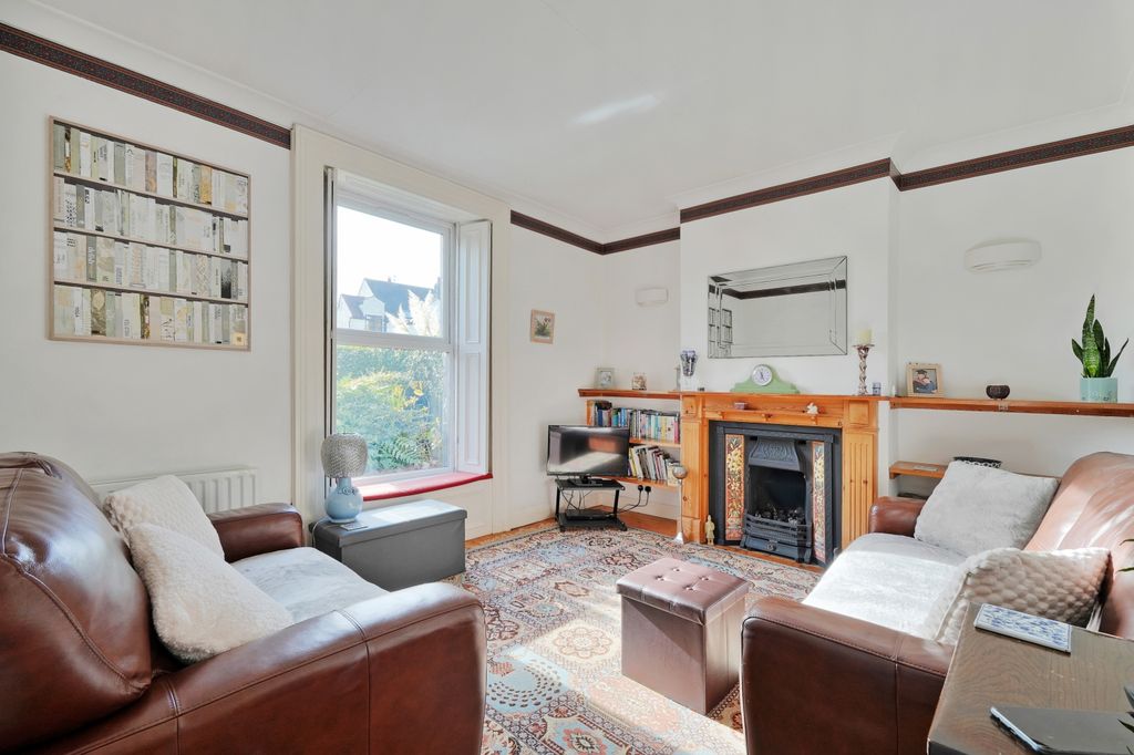 Property photo 2 of 31 Lounge