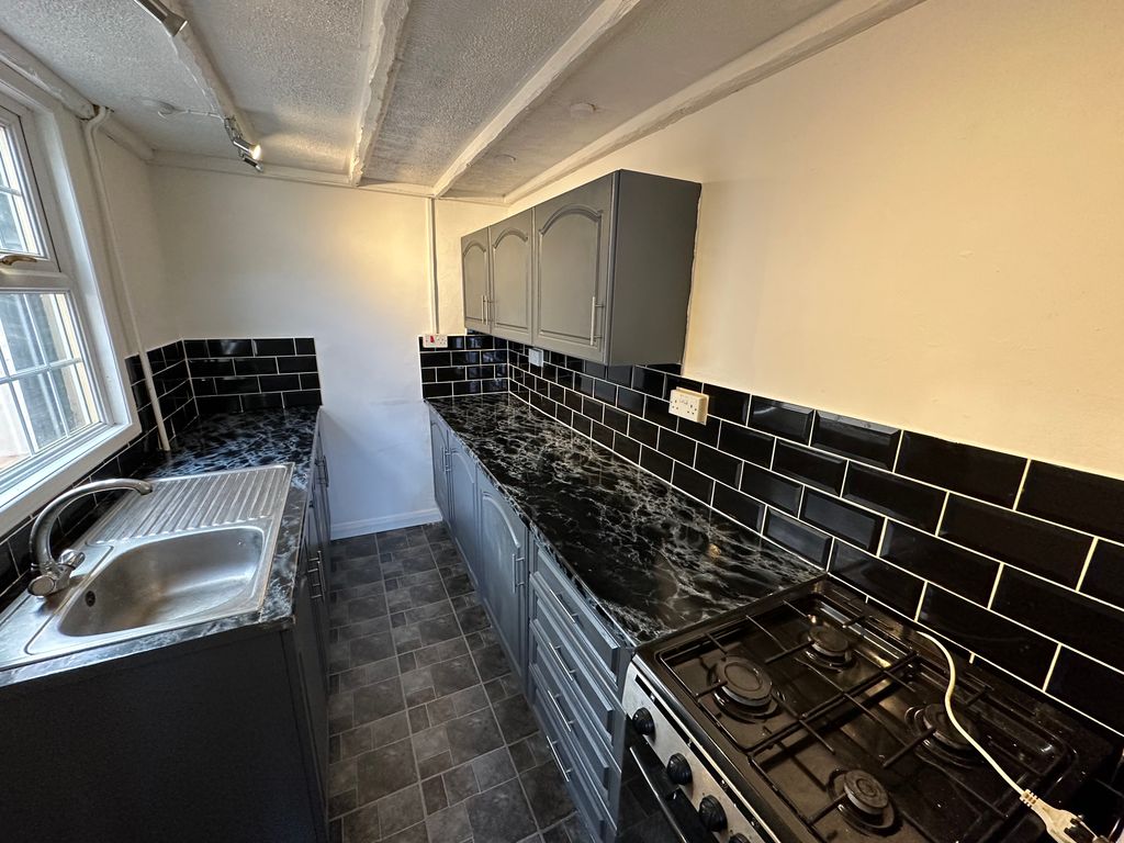 Property photo 3 of 6 Kitchen
