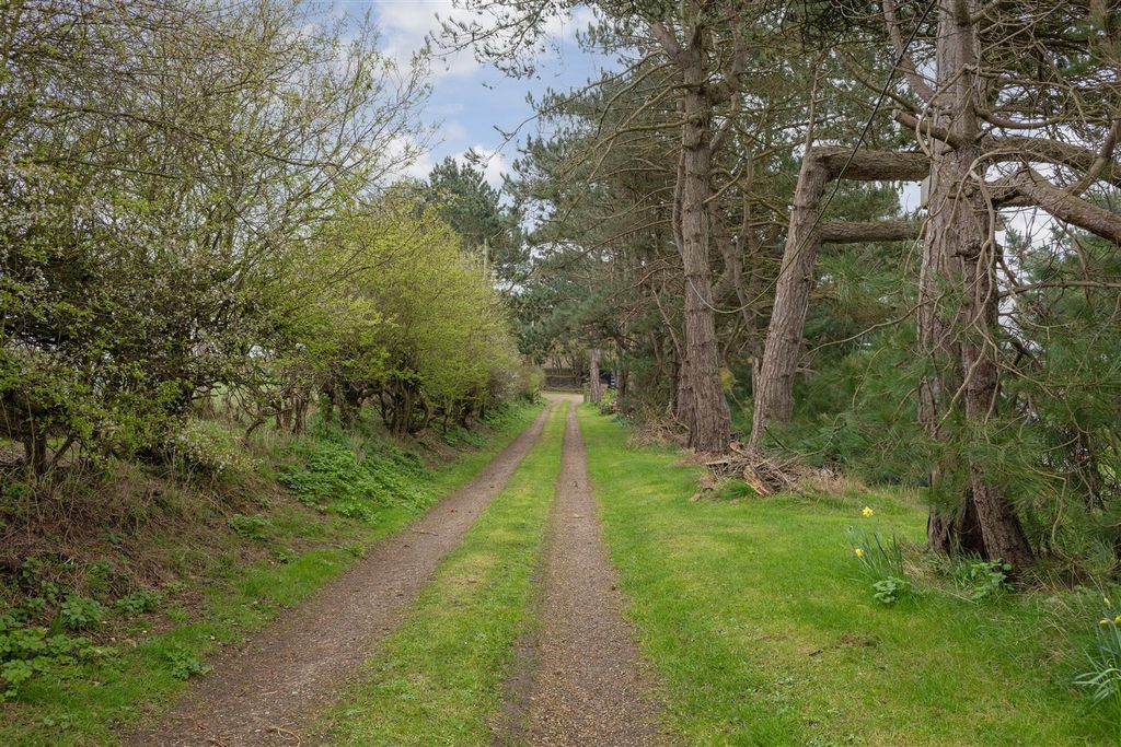 Property photo 2 of 22