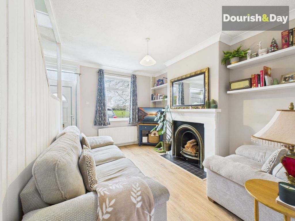 Property photo 2 of 18 Lounge