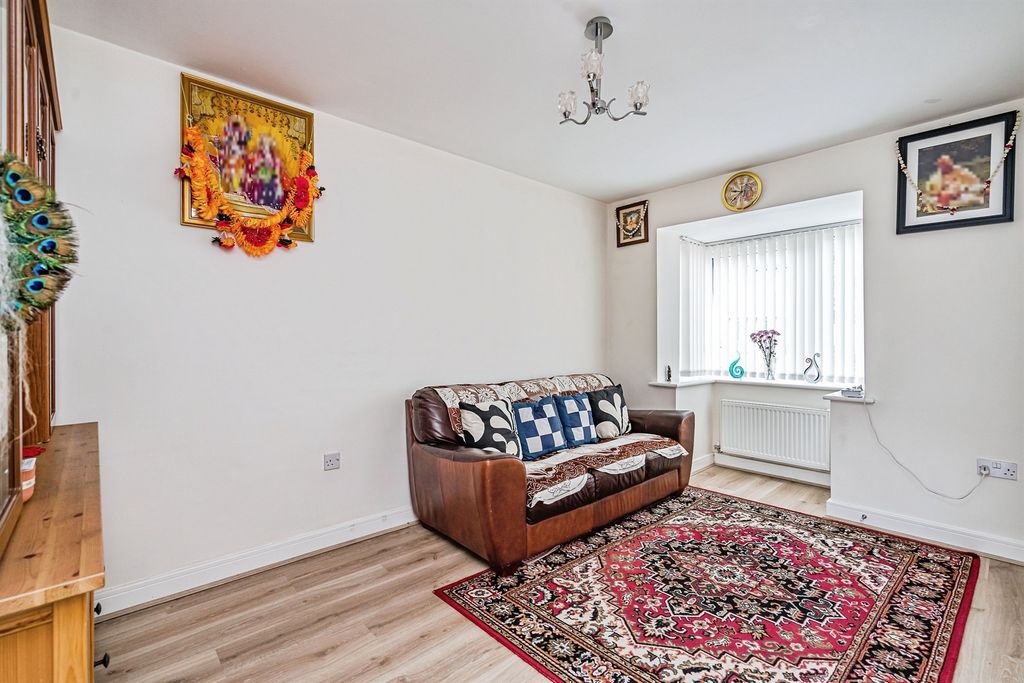Property photo 3 of 12