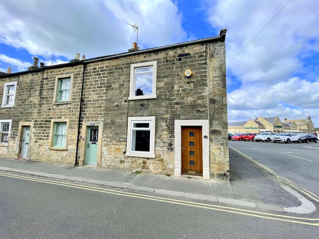 Property photo 1 of 11 Externally