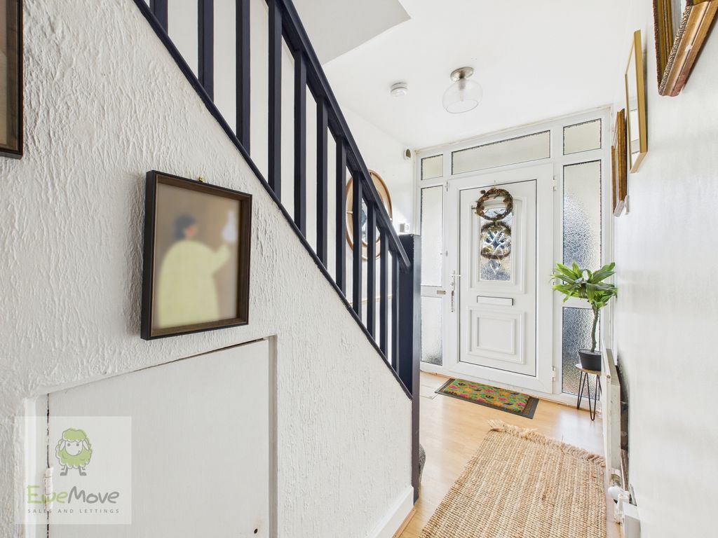 Property photo 2 of 19 Entrance Hall