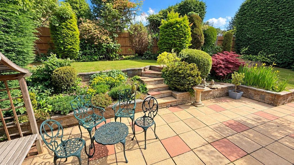 Property photo 2 of 22 Sunlit Terraced Garden Patio.Jpg