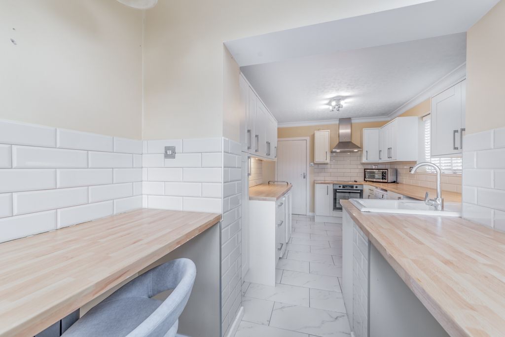 Property photo 3 of 23