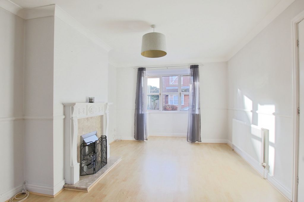 Property photo 3 of 11 4681356