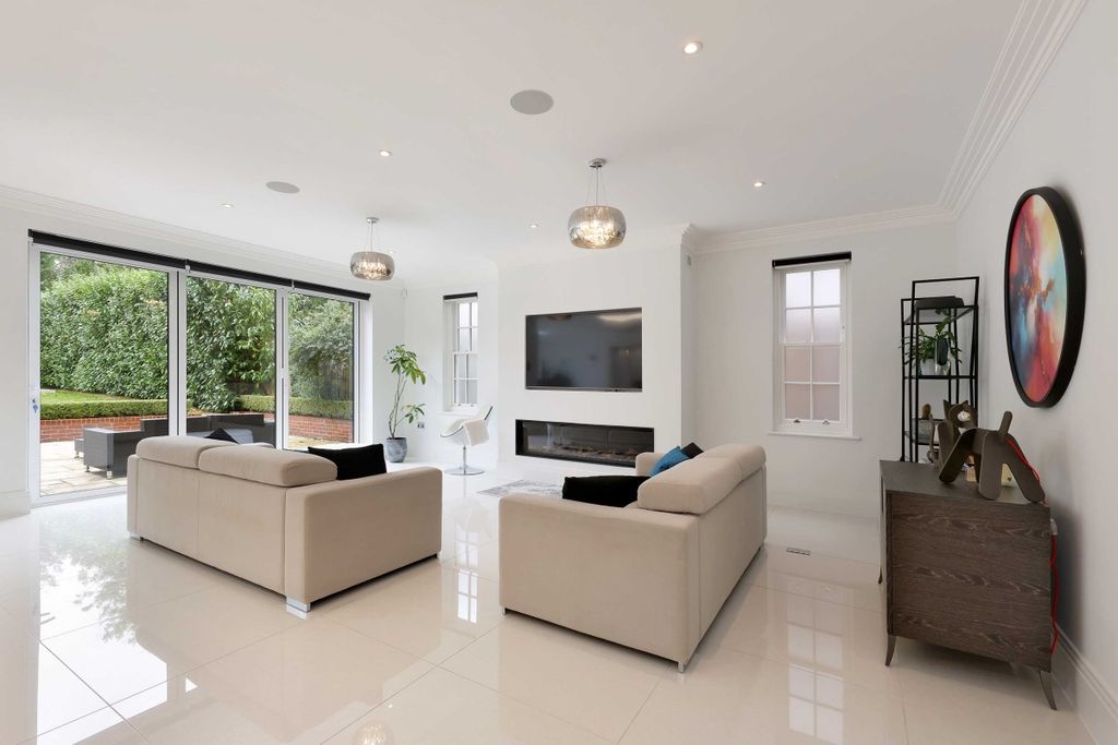 Property photo 3 of 11 009