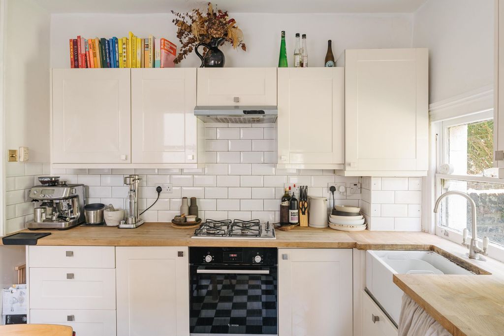 Property photo 3 of 9 Warneford Street E9