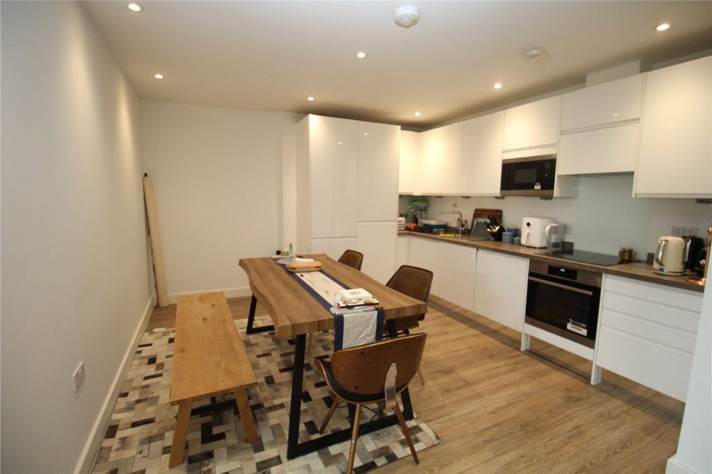 Property photo 2 of 8 Kitchen/Lounge