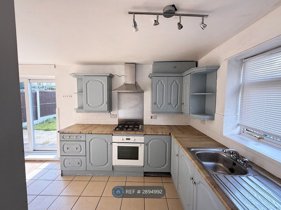 Property photo 3 of 23 Kitchen