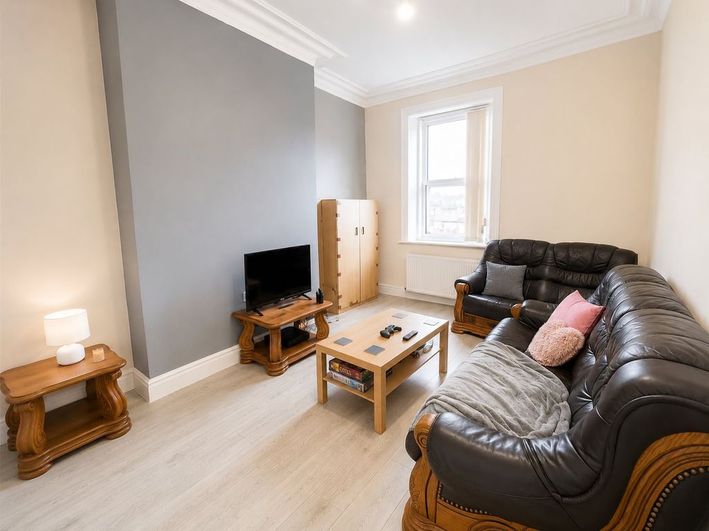 Property photo 1 of 10 168 Heaton Road Lounge