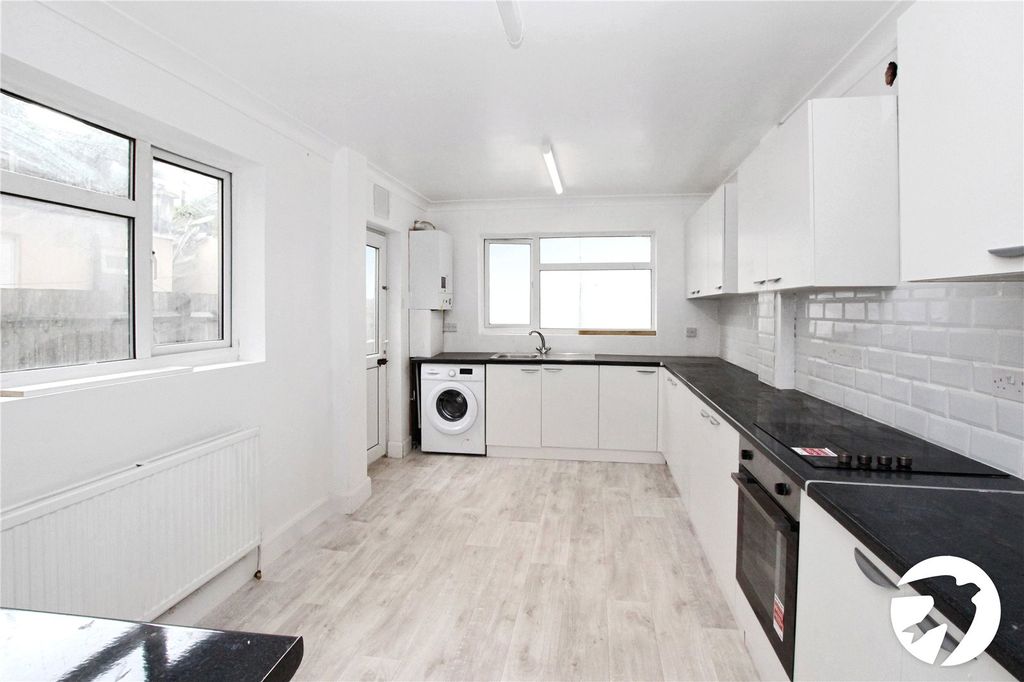 Property photo 2 of 12 Picture No. 15