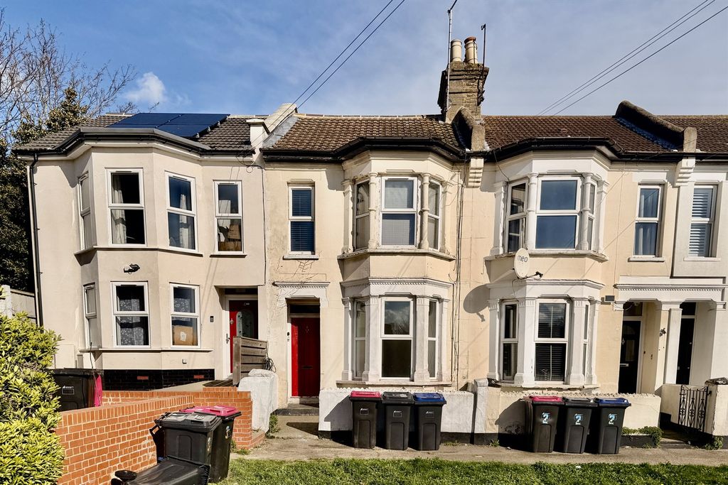 Property photo 1 of 8 (Main)