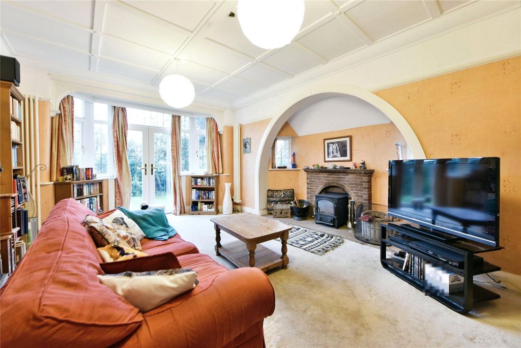 Property photo 3 of 17 Lounge