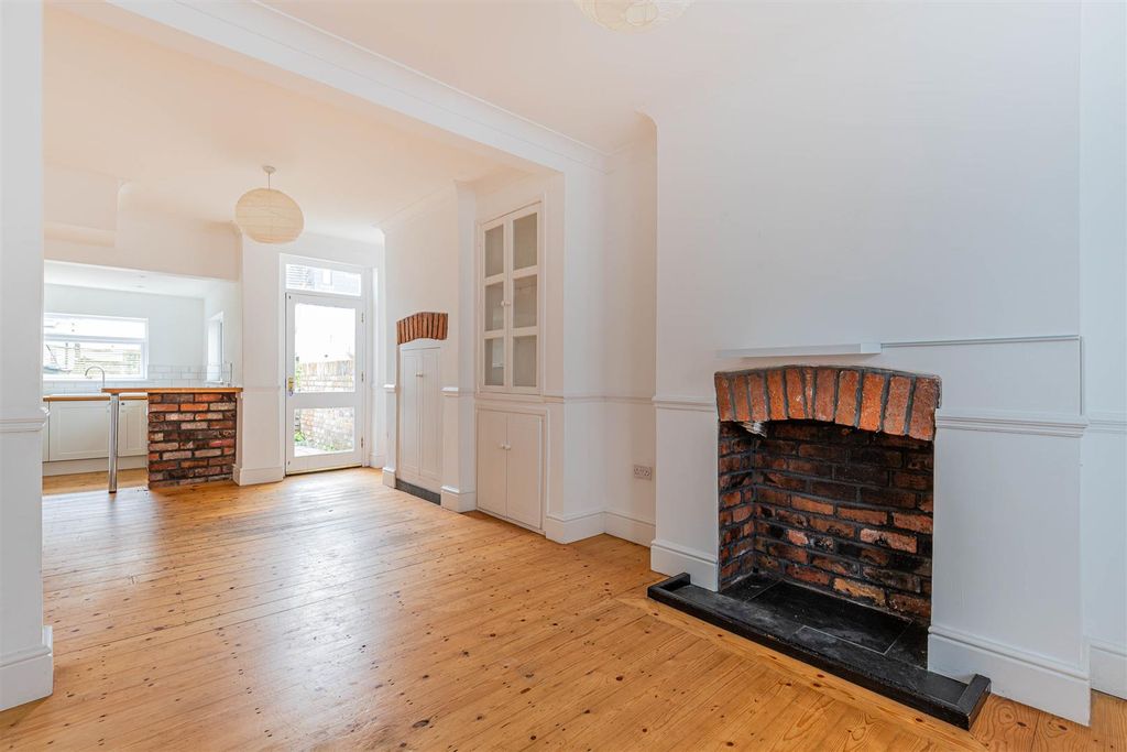 Property photo 3 of 14 Bloom Street 15-16.Jpg