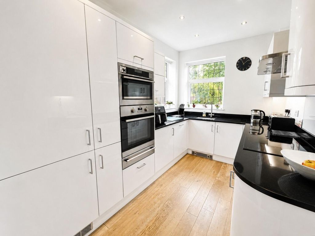 Property photo 3 of 20 Kitchen