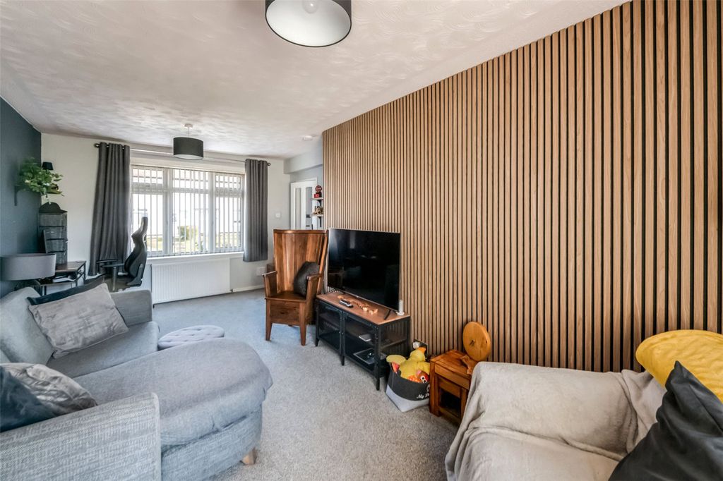 Property photo 2 of 12 Lounge