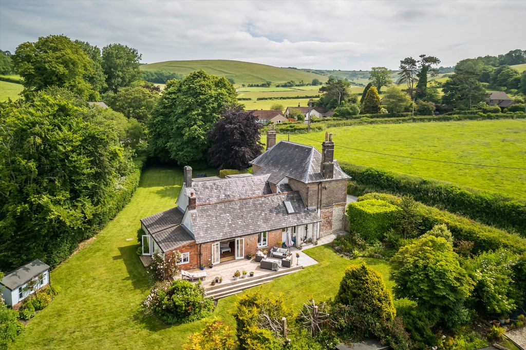 Property photo 2 of 19 Image