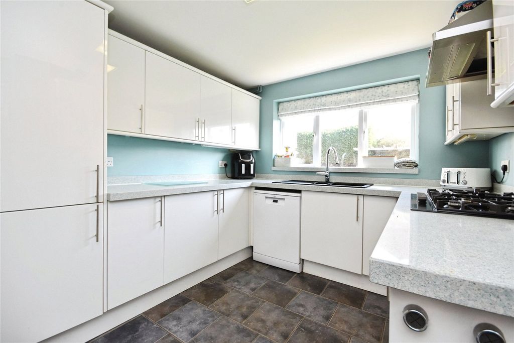 Property photo 2 of 21 Kitchen