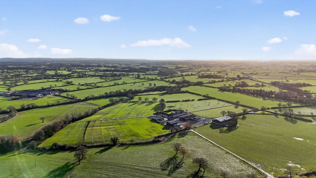 Property photo 2 of 37