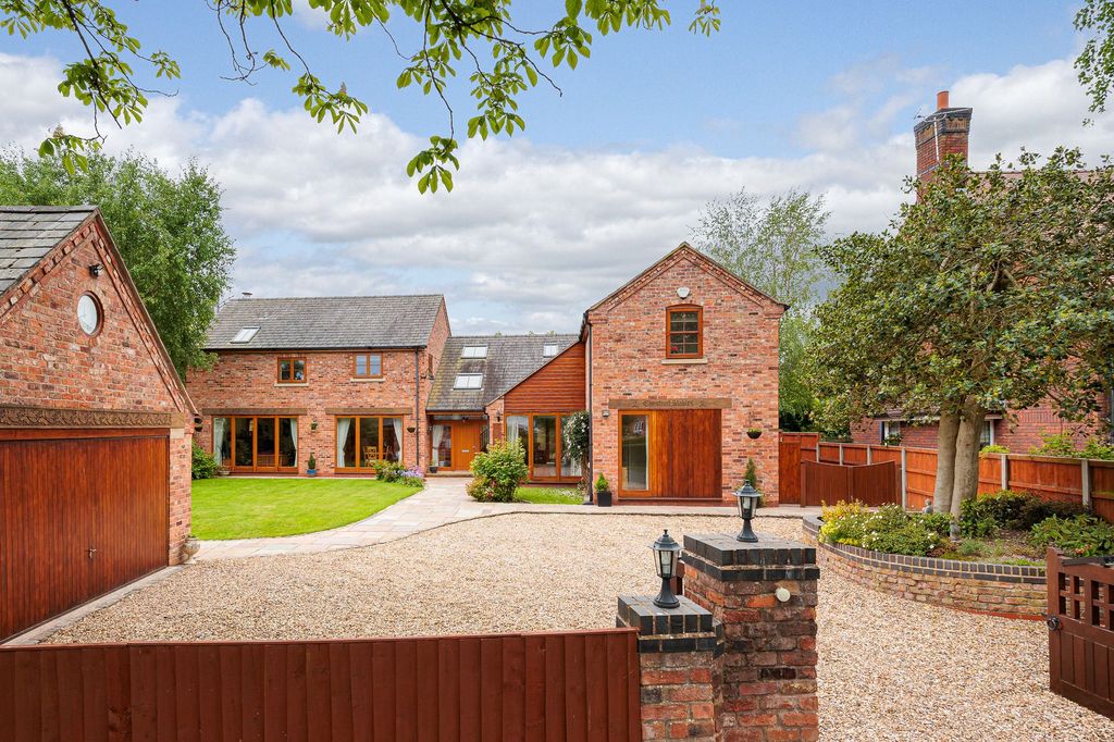 Property photo 3 of 54