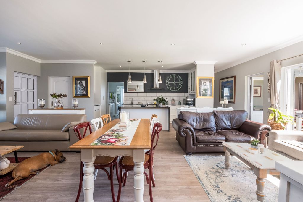 Property photo 3 of 28 1Bc1698068